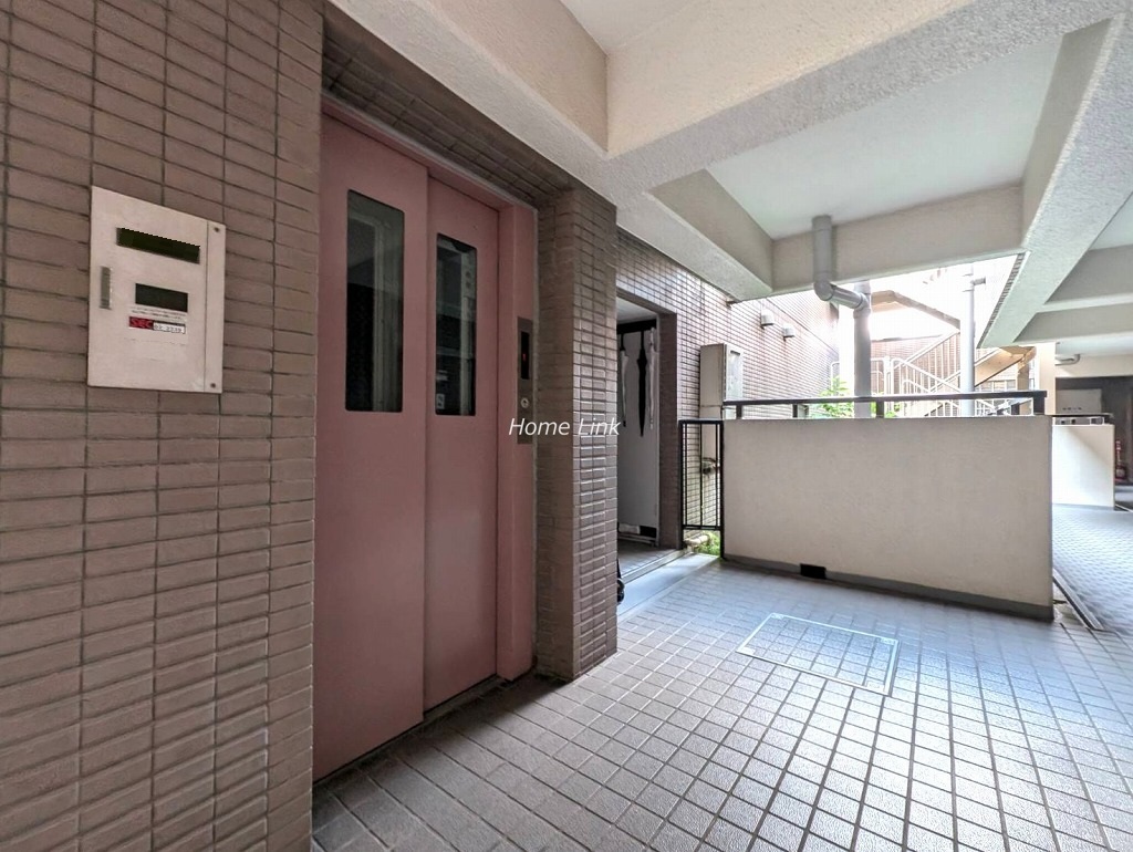 ファミール成増　エレベーターホール